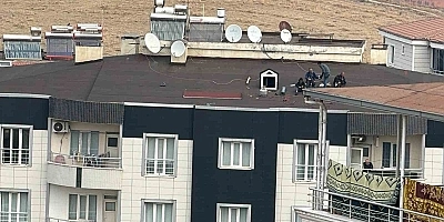 METRELERCE YÜKSEKLİKTE TEHLİKELİ OYUN: BATMAN'DA ÇATIDA ŞAKALAŞAN ÇOCUKLAR KORKUTTU!