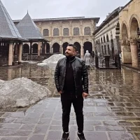 ROMAN VE KÖŞE YAZARI (ÖMER AKBOĞA)